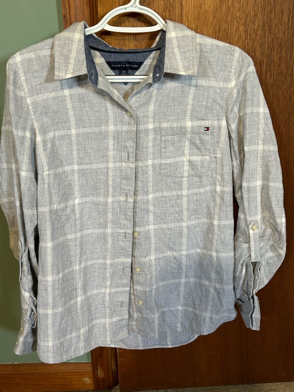 Tommy Hilfiger Women’s Light Gray and White Plaid Button-Down Shirt